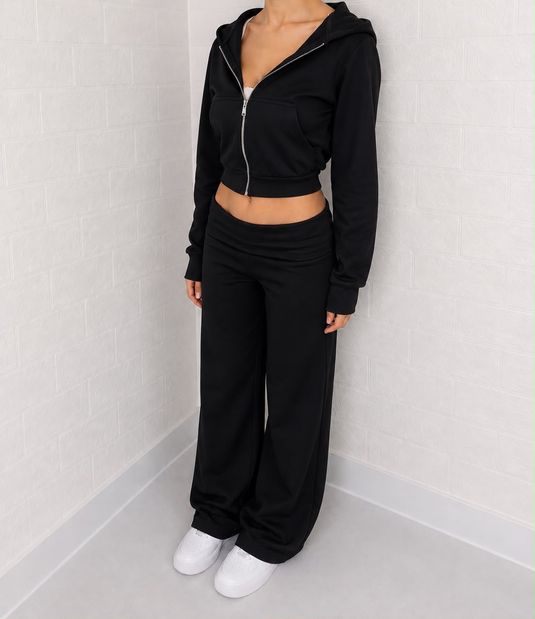 Siyah Fermuarlı Sweatshirt & Kıvrık Bel Pantolon Takımı - Görsel 3