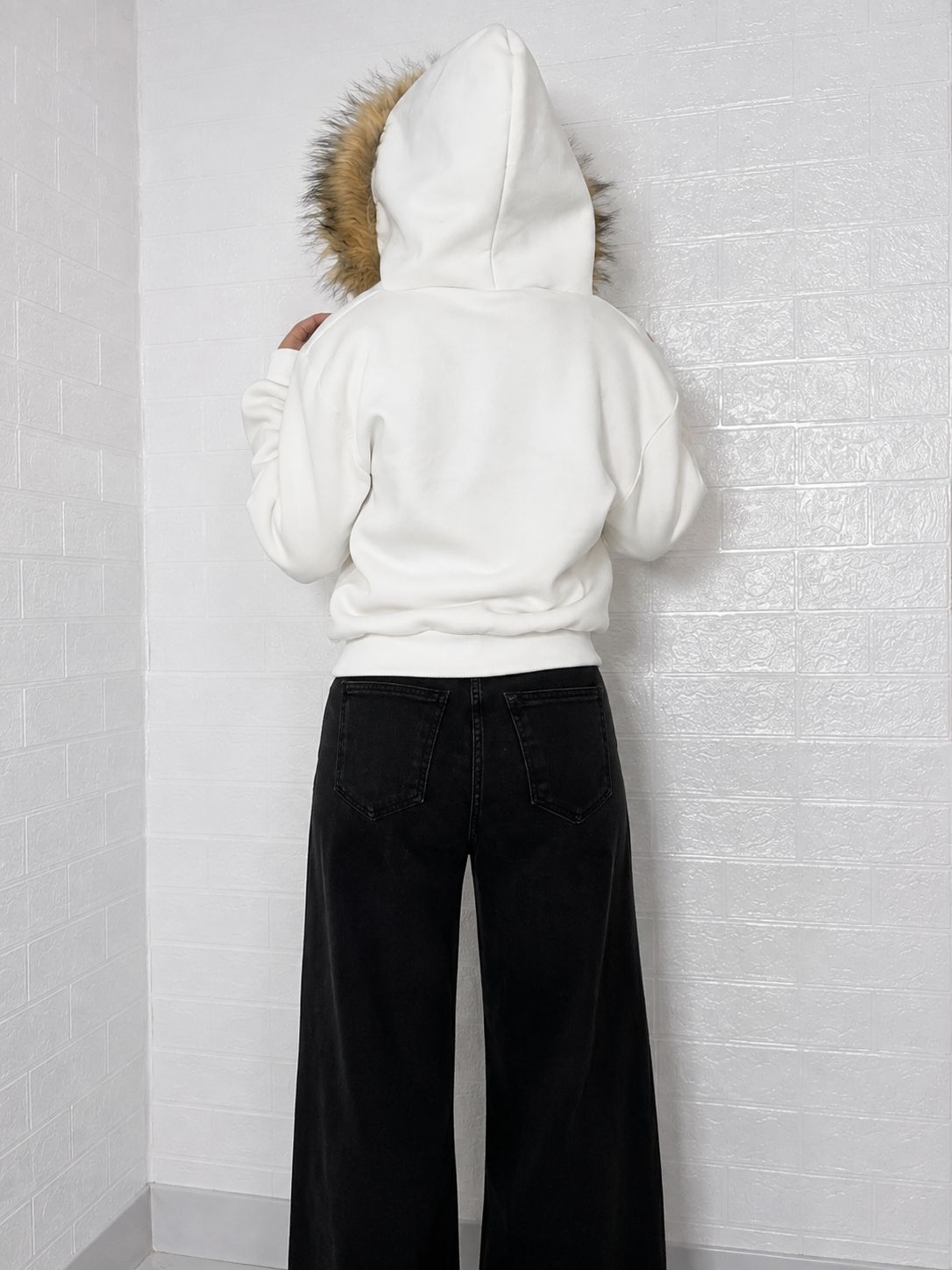 Ekru Kürk Detaylı Kapüşonlu Fermuarlı Sweatshirt - Görsel 3
