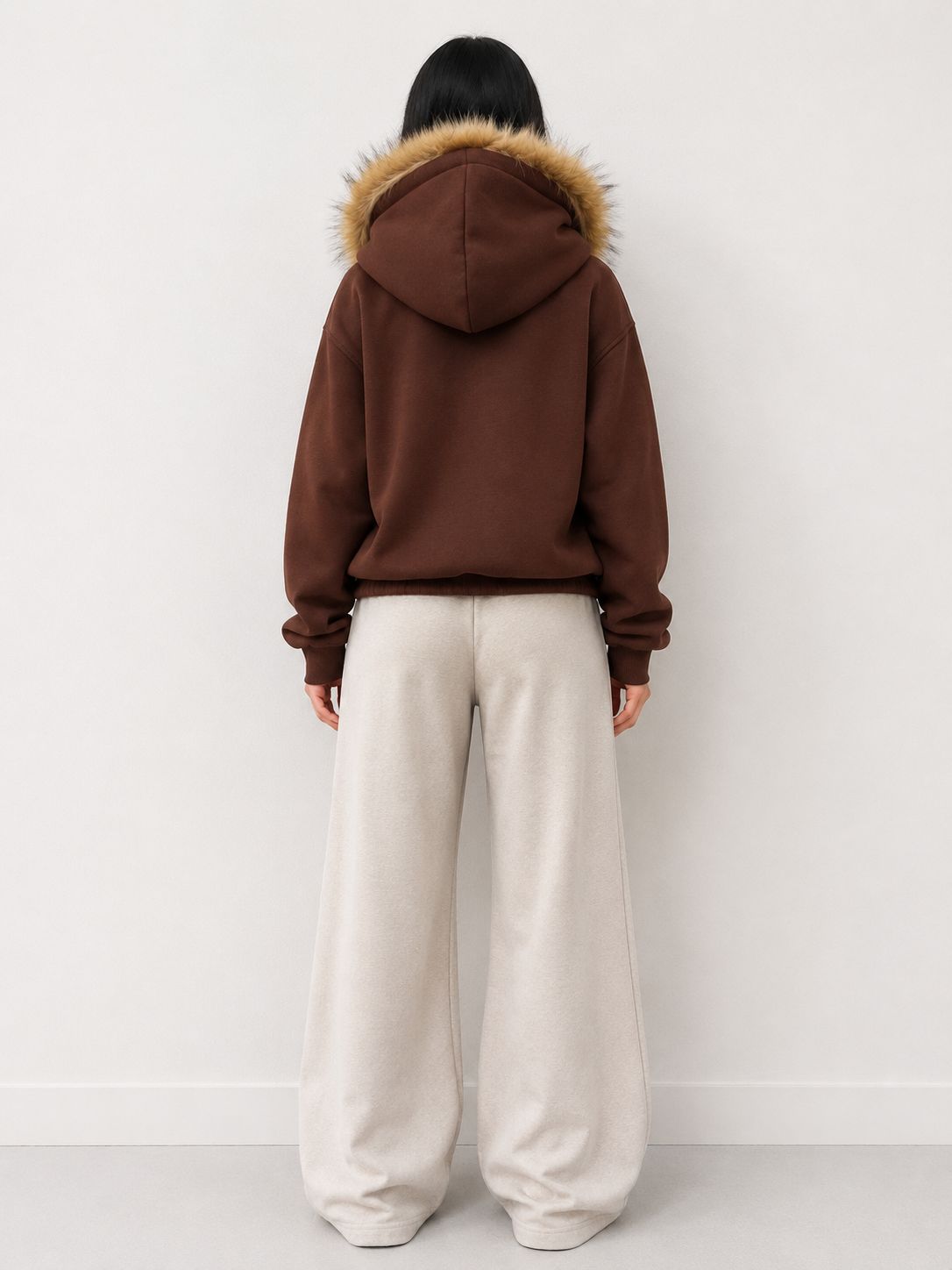 Kahverengi Kürk Detaylı Kapüşonlu Fermuarlı Sweatshirt - Görsel 3